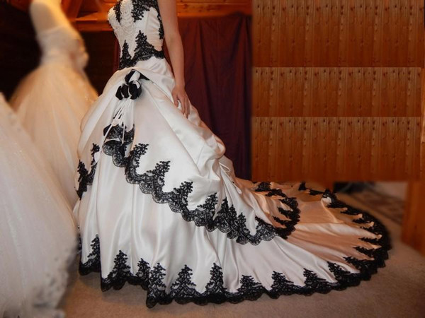 Embroidery White Dress - Винтажное свадебное платье в готическом стиле,