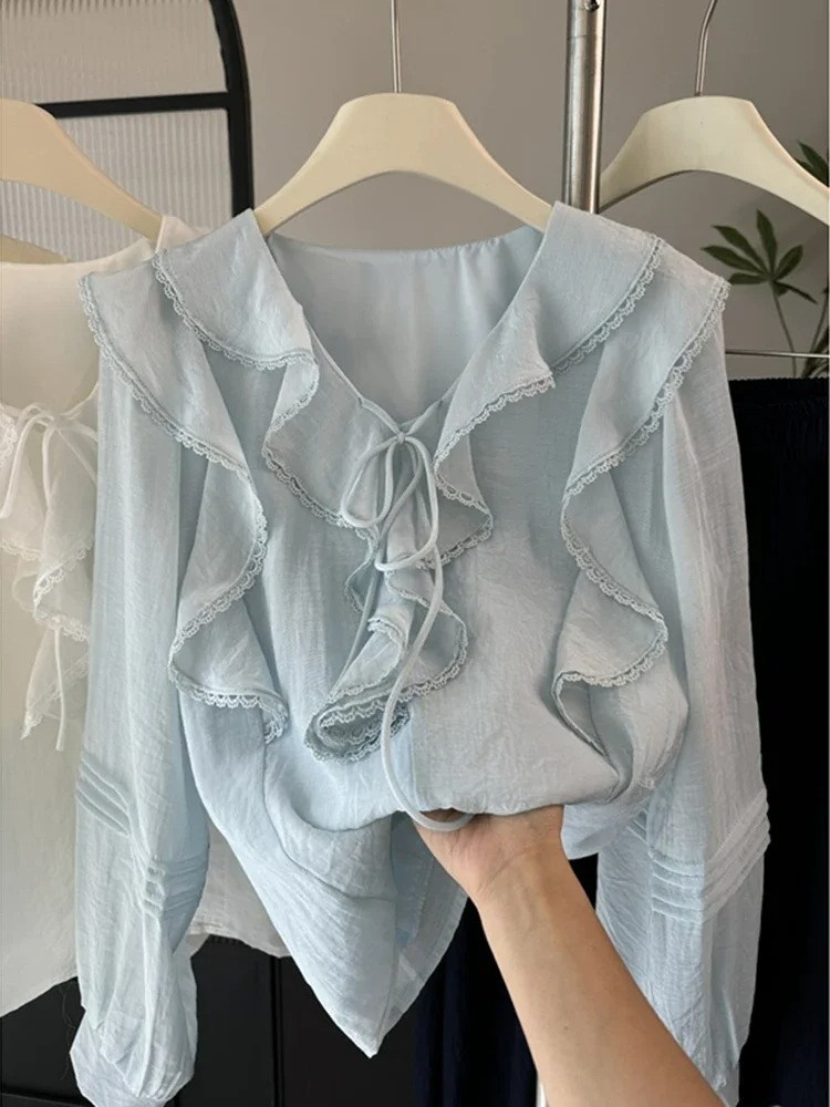 Embroidery A - Французская блузка с V-образным вырезом и