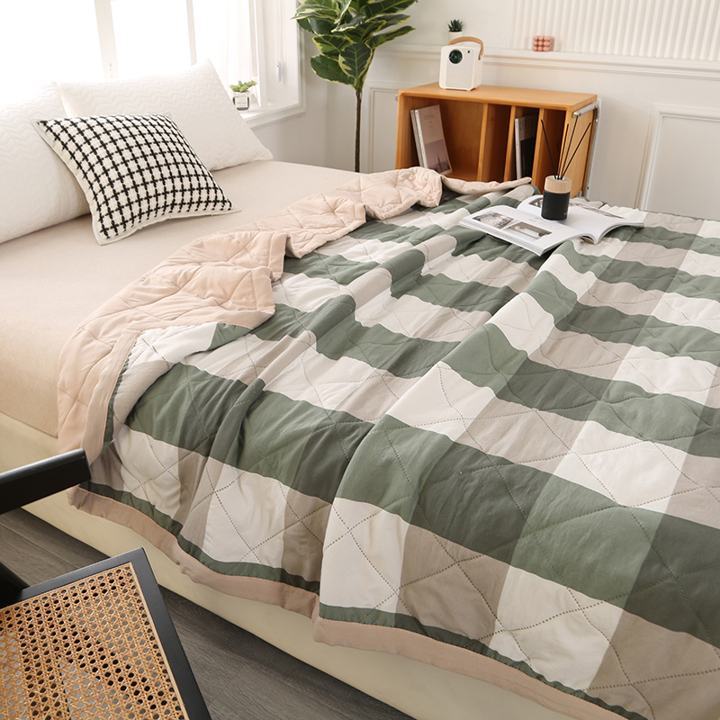 Однотонное одеяло, сезон весна – обзор и цена Embroidery Quilt Cover
