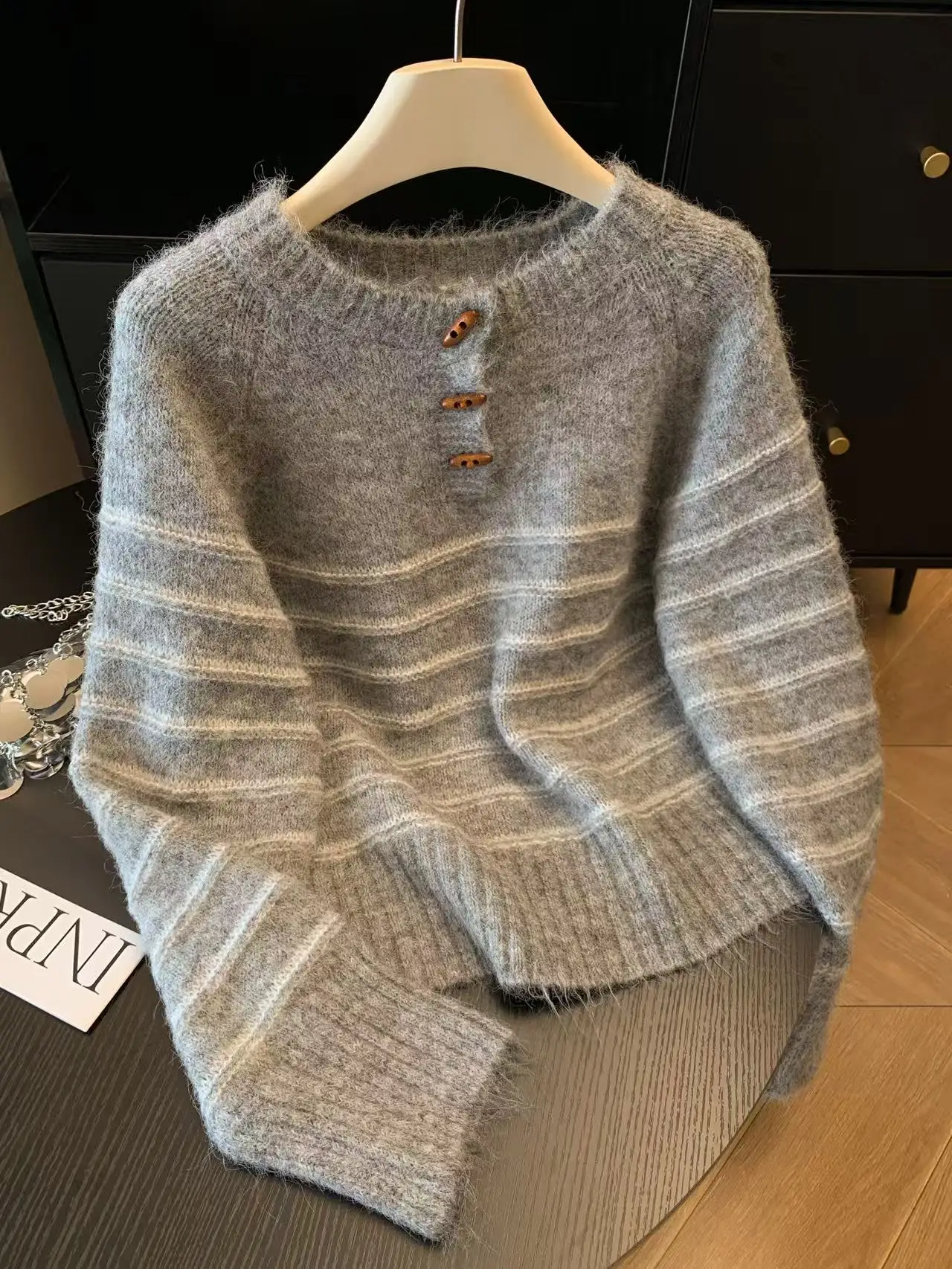 Женский полосатый свитер из ше – обзор и цена Embroidery A